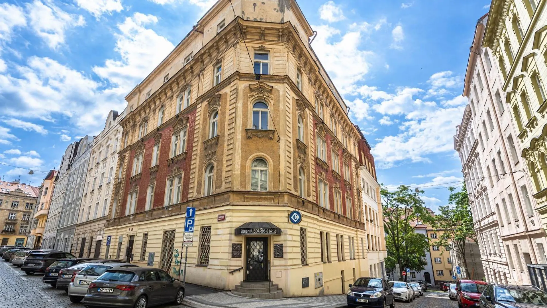 Apartment Charkovska 18 Praga 0*,